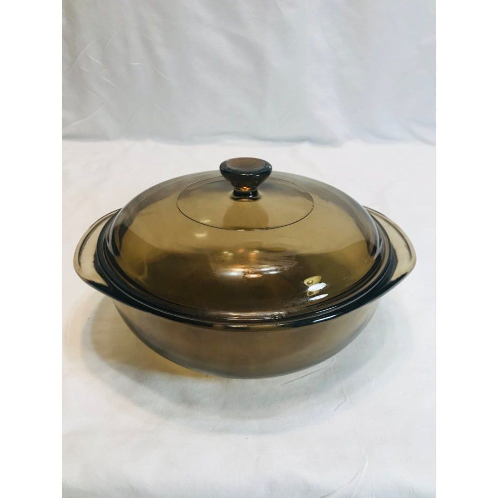 Vintage 1980’s Pyrex Visionware 023 1.5 qt. Amber covered dish with 623C lid.